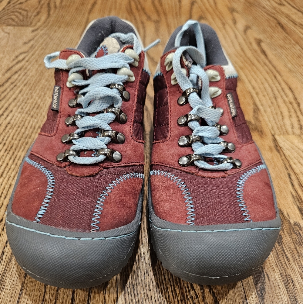 J-41 Jeep Engineered Traction Sole Women's Burgundy and Blue Sneakers - Picture 2 of 9